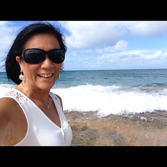 Meet your Posher, Leslie - Picture 1 of 1